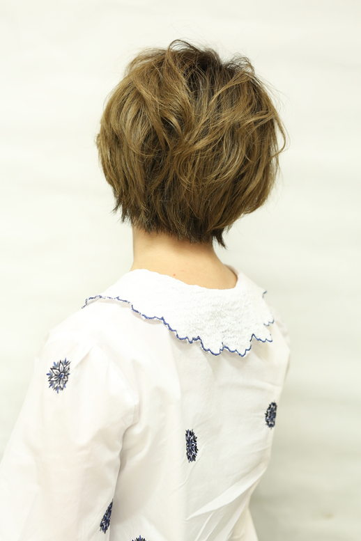 外国人風柔らかくせ毛風ショート Gallery MAGNOLiA (マグノリア) 東京・表参道にあるヘアサロン。パーマデザインを